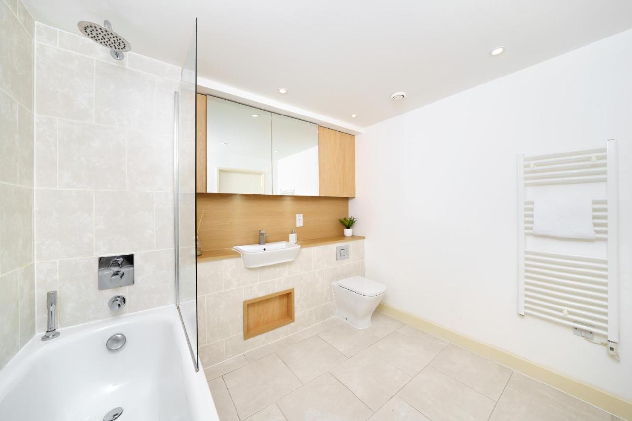 Stylish Fully-Equipped One Bedroom Apartment With Extra Sofa Bed, Free Secure Parking, Onsite Gym, 24Hr Security & Concierge Λονδίνο Εξωτερικό φωτογραφία